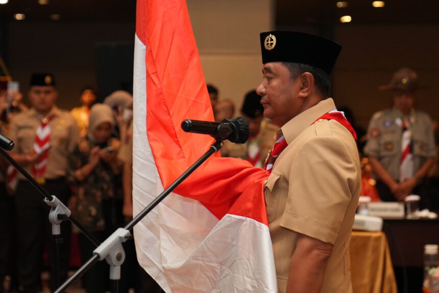 Sekjen Kwarnas Gerakan Pramuka, Mayjen TNI (Purn) Bachtiar, melantik Bahtiar Baharuddin sebagai Ketua Majelis Pembimbing Daerah (Mabida) Gerakan Pramuka Provinsi Sulawesi Selatan (Sulsel), di Hotel Novotel Makassar, Sabtu, 27 Januari 2024. Foto/istimewa