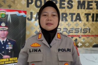 Kasi Humas Polres Metro Jakarta Timur, AKP Lina Yulianan saat menerangkan penangkapan dua pelaku tawuran remaja di Mapolres Metro Jakarta Timur, Senin (29/1) siang. Foto: Joesvicar Iqbal/ipol.id