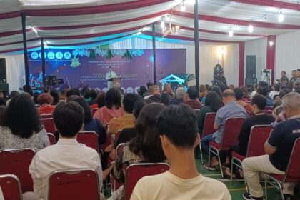 Ratusan umat Kristen penuh kasih dan suka cita merayakan puncak Natal dan tahun baru 2024 di Apartemen Kalibata City, Pancoran, Jakarta Selatan, Sabtu (20/1) malam. Foto: Joesvicar Iqbal/ipol.id
