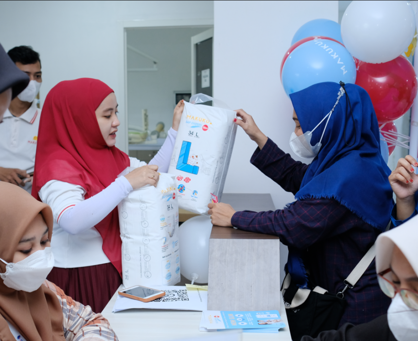 Edukasi Makuku pada ibu tentang pentingnya mencegah ruam pada bayi.