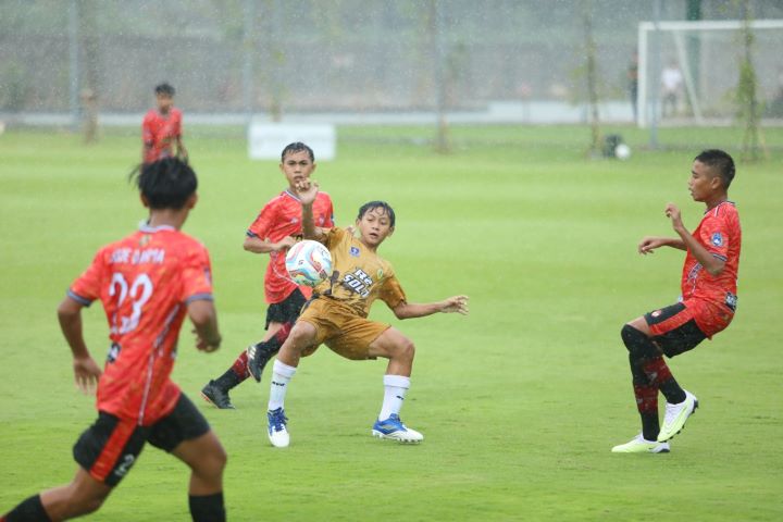 Kompetisi usia muda Salah satu laga pembuka Piala Soeratin U-13 putaran nasional yang kembali bergulir. Foto: PSSI
