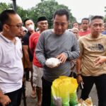 Penjabat (Pj) Gubernur Sulsel, Bahtiar, saat melakukan kunjungan ke Pasar Sentral Lama Kabupaten Bone.