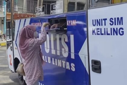 Mobil pelayanan SIM Keliling. Foto: Instagram @ubertos_official