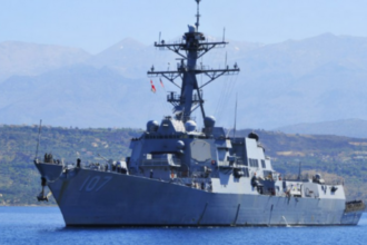 Pasukan Angkatan Laut Houthi Yaman menembakkan rudal berbasis kapal ke kapal perusak AS, USS Gravely di Laut Merah. Foto: Sputnik