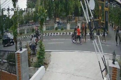 Menurut Andrea H Poeloengan, mengendariai motor berkenalpot bising, mabuk dna tanpa surat-surat juga perlu ditindak secara hukum.