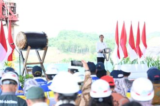 Presiden Jokowi melakukan peletakan batu pertama Masjid Negara di kawasan IKN, Penajam Paser Utara, Kalimantan Timur, Rabu (17/01/2024) pagi.