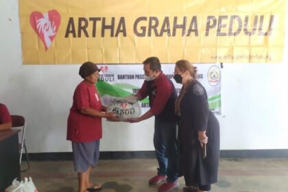 Artha Graha Peduli (AGP) bersinergi dengan Yayasan Pangeran Sumedang (YPS) membantu kepada warga terdampak gempa di Kabupaten Sumedang.