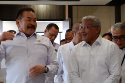 Jaksa Agung ST Burhanuddin saat menerima audiensi Kepala Badan Narkotika Nasional (BNN) RI Komjen Pol Marthinus Hukom di Gedung Utama Kejaksaan Agung RI, Jakara Selatan, Rabu (17/1/2024). Foto: Yudha Krastawan/ipol.id