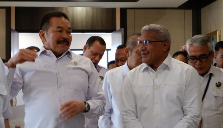 Jaksa Agung ST Burhanuddin saat menerima audiensi Kepala Badan Narkotika Nasional (BNN) RI Komjen Pol Marthinus Hukom di Gedung Utama Kejaksaan Agung RI, Jakara Selatan, Rabu (17/1/2024). Foto: Yudha Krastawan/ipol.id