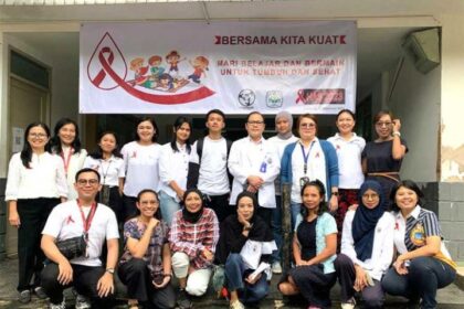 Sampai saat ini HIV masih menjadi masalah kesehatan masyarakat global yang utama. Menurut Organisasi Kesehatan Dunia (WHO), hingga kini HIV telah merenggut 40,4 juta nyawa dengan penularan yang terus berlanjut di semua negara. Beberapa negara bahkan melaporkan tren peningkatan infeksi baru, padahal sebelumnya telah mengalami penurunan. Foto: Kemenkes