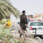 Polisi Kerajaan Arab Saudi melakukan razia keimigrasian. Foto: Saudi Gazette