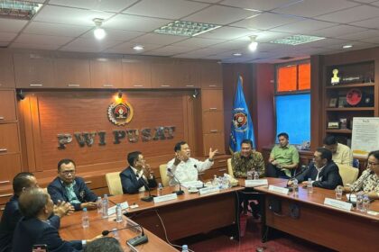 Capres nomor urut 2, Prabowo Subianto akhirnya memenuhi undangan PWI untuk mengikuti acara Dialog Capres berkaitan dengan Hari Pers Nasional (HPN) 2024 pada Kamis (4 Januari 2024) di Gedung PWI Jalan Kebon Sirih, Jakarta Pusat. Foto: Ist