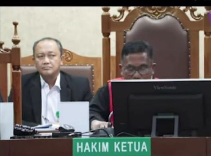 Ketua Majelis Hakim Pengadilan Tipikor Jakarta saat membacakan putusan terhadap terdakwa mantan pejabat Direktorat Jenderal (Ditjen) Pajak, Rafael Alun Trisambodo, Senin (8/1/2024). Foto: Live streaming YT
