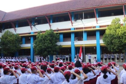 Iustrasi siswa SD negeri di Munjul yang mengalami kesurupan saat upacata bendera. Foto: ytknews.id