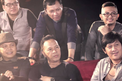 Ndhank Surahman Hartono, mantan gitaris band Stinky melayangkan omasi kepada Andre Taulany dan band Stinky untuk tidak membawakan lagu-lagu ciptaannya. Foto: tangkapan layar YouTube kakatua