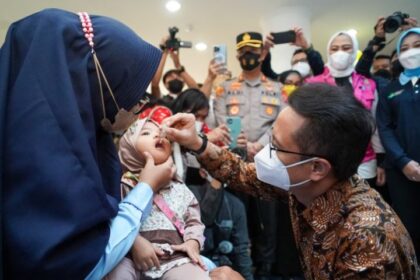 Pemerintah akan kembali melakukan vaksnasi polio serentak di tiga wilayah di Indonesia. Foto: kemenkes