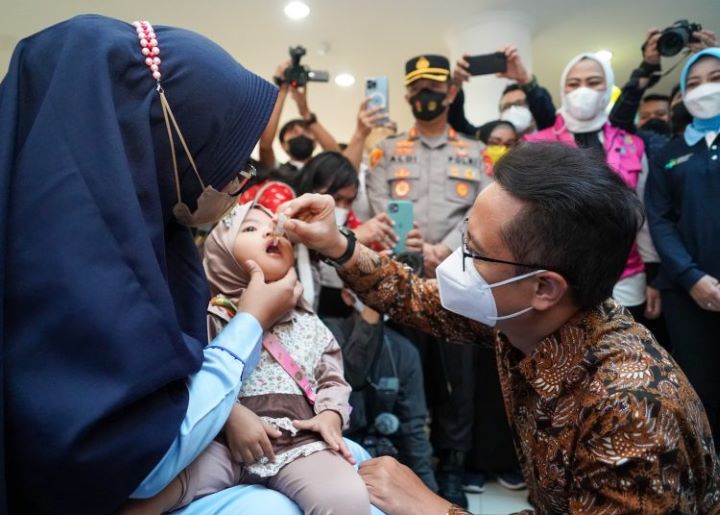 Pemerintah akan kembali melakukan vaksnasi polio serentak di tiga wilayah di Indonesia. Foto: kemenkes