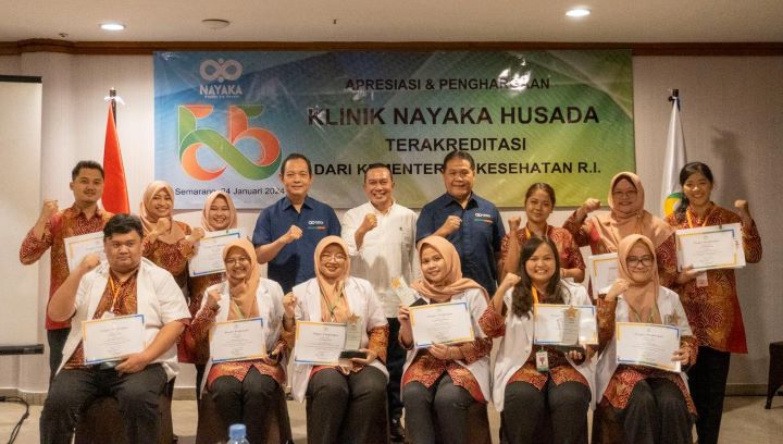 PT. Nayaka Era Husada sukses meraih sertifikat akreditasi paripurna dari Kementerian Kesehatan Republik Indonesia untuk 55 kliniknya yang tersebar di berbagai wilayah pulau Jawa, Sumatera dan Nusa Tenggara Barat (NTB). Foto: Ist