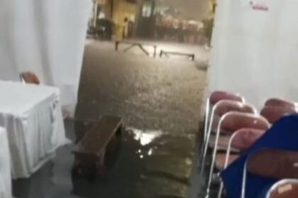 Banjir merendam salah satu Tempat Pemungutan Suara (TPS) yang berlokasi di Jalan Pembangunan I, RT 009/01, Kelurahan Petojo Utara. Foto: Warga setempat/ist