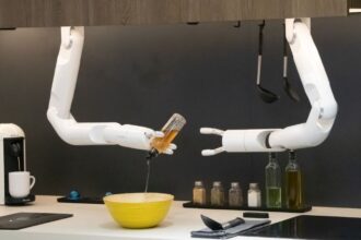 Robot dari Samsung yang akan melayani tamu Restoran CaliExpress. Foto: TechRadar / Future