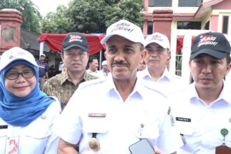 Wali Kota Administrasi Jakarta Timur, M. Anwar (tengah) dan jajaran. Foto: Ist