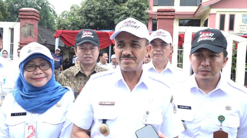 Wali Kota Administrasi Jakarta Timur, M. Anwar (tengah) dan jajaran. Foto: Ist