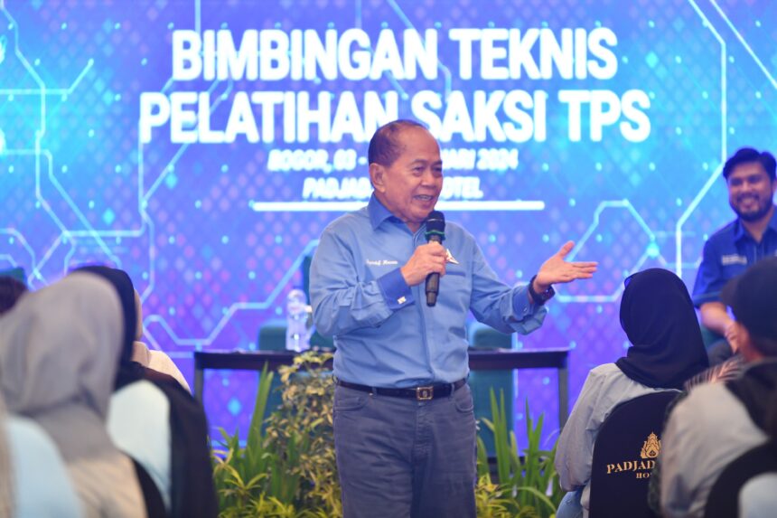 Wakil Ketua MPR RI Prof. Dr. Sjarifuddin Hasan, MM, MBA di sela-sela acara Bimbingan Teknis Pelatihan Saksi TPS yang digelar DPC Partai Demokrat Kota Bogor, di Kota Bogor, Jawa Barat, Sabtu (3/2/2024). Foto/IST