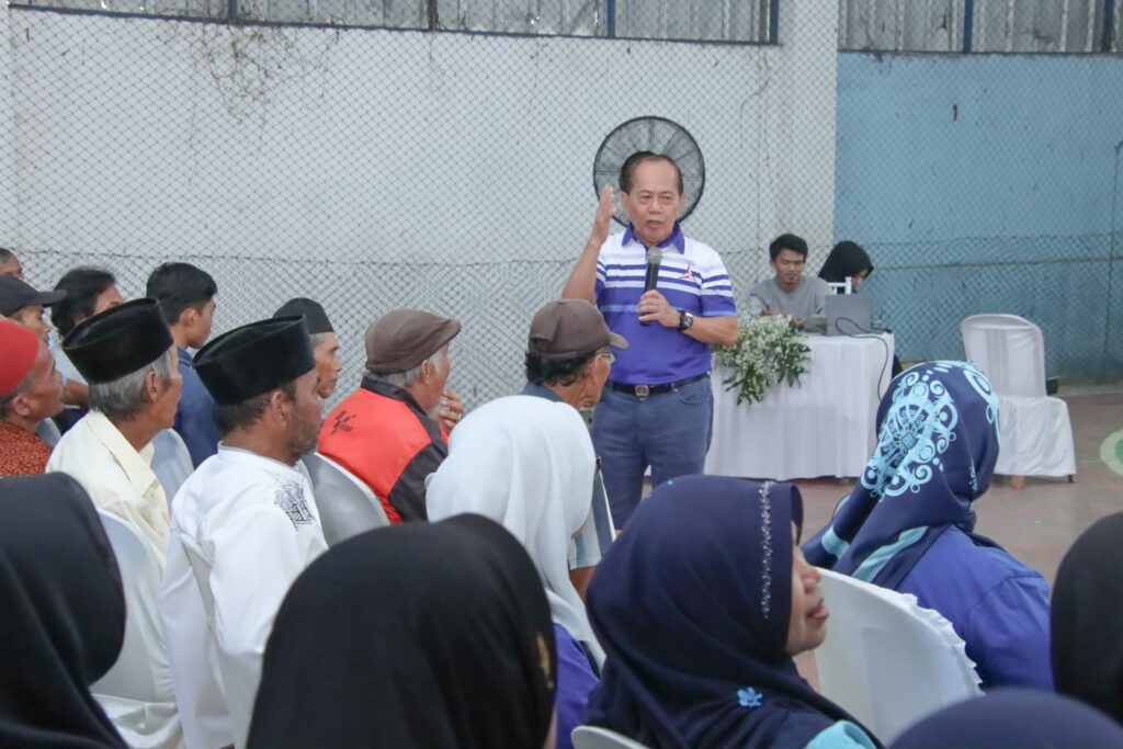 Syarief Hasan : Masyarakat Butuh Kredit Usaha Rakyat, Untuk Menghindari Jeratan Pinjol 2 Syarief Hasan saat menjadi narasumber pada acara Ngobrol Bareng Legislator, dengan tema "Pinjaman Online : Manfaat Dan Resiko Bagi Pembiayaan UMKM". Acara tersebut berlangsung di GOR PGRI Desa Kademangan Kecamatan Mande, Kabupaten Cianjur, Jawa Barat, Senin (5/2/2024). Foto/IST