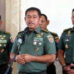 Kepala Staf Angkatan Darat (Kasad) Jenderal Maruli Simanjuntak (tengah) usai perayaan Natal Bersama Keluarga Besar TNI AD se-Gartap 1/Jakarta, di Balai Kartini, Jakarta, Senin (5/2/2024). Foto: Dispenad