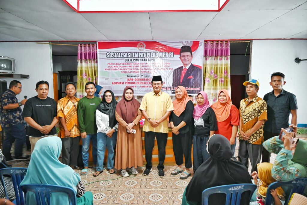 Di hadapan ratusan warga Desa Potanga, Kecamatan Boliyohuto, Kabupaten Gorontalo, Provinsi Gorontalo, 5 Februari 2024, Wakil Ketua MPR Prof. Dr. Ir. H. Fadel Muhammad, merasa gembira bisa hadir dan bertemu dengan masyarakat di sana. Foto/IST 