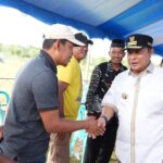 Penjabat Gubernur Sulsel, Bahtiar Baharuddin, melakukan kunjungan kerja dari desa ke desa di Kabupaten Bone, sebagai bentuk keseriusan dirinya mengubah ekonomi masyarakat. Mulai dari Desa Gona, Desa Cenrana, dan Desa Matajang, Kabupaten Bone, Senin, 5 Februari 2024. Foto/IST