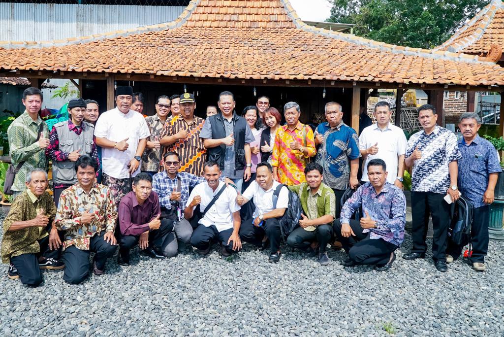 Bamsoet dalam kunjungan hari ke-20 di Dapil-7 Jawa Tengah saat mengikuti Ngobrol Perkara Iman (NGOPI) Lintas Agama di Banjarnegara, Selasa (6/2/24). Foto/IST 