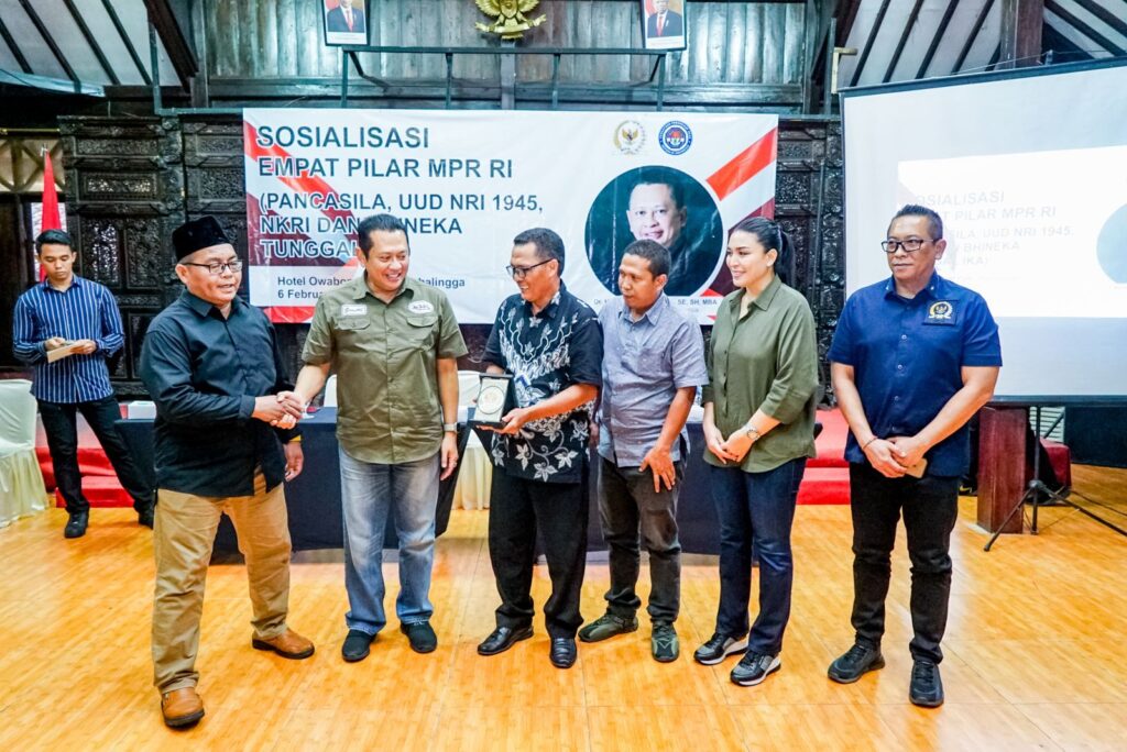 Bamsoet dalam kunjungan hari ke-21 di Dapil-7 Jawa Tengah saat Sosialisasi Empat Pilar MPR RI bersama Persatuan Perangkat Desa RI (PPDRI) Purbalingga, Jawa Tengah, Rabu (7/2/24). Foto/IST 