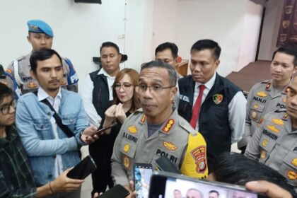 Kapolres Metro Jakarta Timur, Kombes Pol Nicolas Ary Lilipaly (mengenakan kacamata) bersama jajaran. Foto: Joesvicar Iqbal/ipol.id