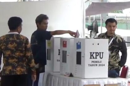 Sejumlah narapidana antusias menyalurkan suaranya pada Pemilihan Umum (Pemilu) 2024 di Lapas Kelas I Cipinang, Jatinegara, Jakarta Timur, Rabu (14/2). Foto: Joesvicar Iqbal/ipol.id