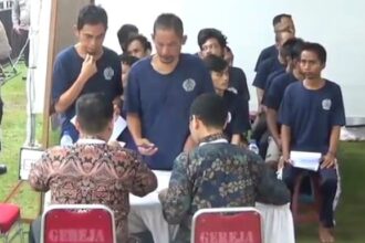 Suasana saat sejumlah narapidana ikut menyalurkan suaranya dalam Pemilihan Umum (Pemilu) 2024 di Lapas Kelas I Cipinang, Jatinegara, Jakarta Timur, Rabu (14/2). Foto: Joesvicar Iqbal/ipol.id