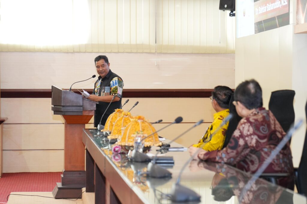 Prof Agus Pramusinto dalam sambutannya, saat penyerahan hasil penilaian sekaligus penghargaan meritokrasi, di Ruang Rapim Kantor Gubernur Sulsel, Kamis, 15 Februari 2024.