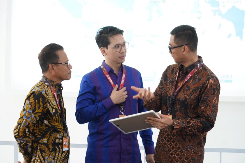 Perusahaan Listrik Negara (PLN) resmi hadirkan energi hijau di kawasan Gelora Bung Karno, Jakarta. Hal ini ditandai dengan perjanjian Renewable Energy Certificate (REC) antara PLN UID Jakarta Raya dengan Pusat Pengelolaan Komplek Gelora Bung Karno (PPK GBK) sebanyak 100% pemakaian energi listrik. Foto/pln jakarta 