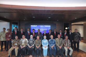 Direktur Utama Pertamina, Nicke Widyawati bersama jajaran direksi baru Subholding dan Anak Perusahaan di lingkungan Pertamina Group. Foto: Dok Pertamina