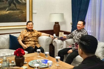 Bambang Soesatyo saat bertemu dengan Prabowo Subianto. Foto: Setjen MPR RI