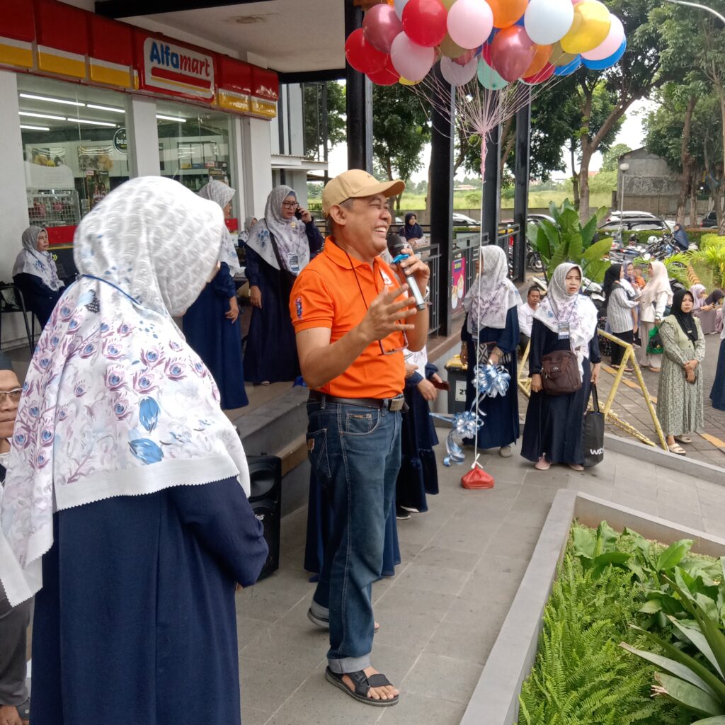 Ikatan Warga Muslim Graha Raya (IWM GR) menggelar Tarhib dalam rangka  menyambut  bulan Ramadhan, Minggu (25/2).Kegiatan  yang digelar untuk ke -19 kalinya ini dikuti sekitar 700 siswa-siswi dari 17 TPQ dan TPA se- Graya  Raya dan sekitarnya. Foto/dok/IPOL/bam