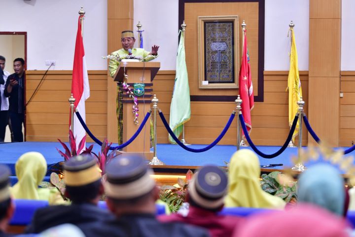 Pj Gubernur Bahtiar saat menghadiri Hari Ulang Tahun (HUT) Ke-64 Kabupaten Pangkep, yang dipusatkan di Gedung DPRD Kabupaten Pangkep, Rabu, 28 Februari 2024. Foto: Ist