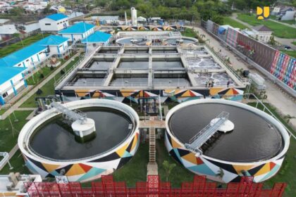 Pengembangan SPALD-T Kota Makassar mulai dikerjakan pada November 2020 meliputi pembangunan IPAL berkapasitas 16.000 m3/hari, pembangunan 1 unit rumah pompa, jaringan air perpipaan sepanjang 9,6 km, serta pemasangan sambungan rumah dan sambungan area komersil.
