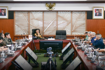 Guna mengoptimalkan tugas dan fungsi Pusat Investasi Pemerintah (PIP) sebagai Badan Layanan Umum Kementerian Keuangan (BLU Kemenkeu), Menteri Keuangan (Menkeu) Sri Mulyani Indrawati melakukan rapat bersama Direktur PIP dan pimpinan eselon I di lingkungan Kemenkeu.