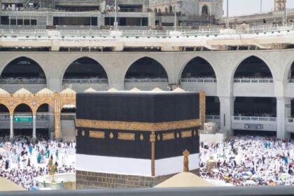 Masyarakat diimbau untuk waspada dan tidak mudah percaya dengan tawaran paket murah biaya umrah dan haji khusus. Foto: IST