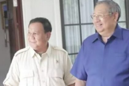 Calon Presiden nomor urut 2, Prabowo Subianto bertemu dengan mantan Presiden ke-5 RI, Susilo Bambang Yudhoyono di Pacitan, Sabtu (17/2/2024). Foto: Tangkap layar YT