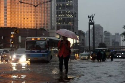Ilustrasi genangan disaat hujan melanda Jakarta.(foto dok Seskab)