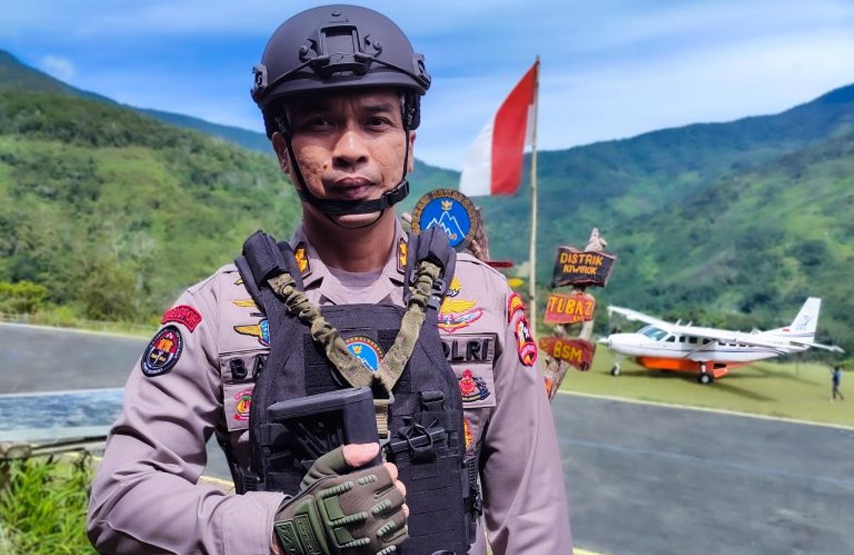 Satgas Damai Cartenz Tepis Klaim Kkb Soal Tni Polri Bakar Kampung Di