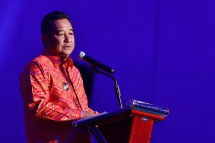 Pj Gubernur Sulawesi Selatan, Bahtiar Baharuddin saat memberi arahan pada Rakorsus Kota Makassar 2024. Foto: dok Pemprov Sulsel