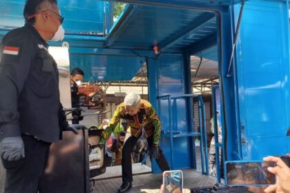 Sekretaris Badan Narkotika Nasional Republik Indonesia (BNN RI), Irjen Pol Tantan Sulistyana dan jajaran memusnahkan barang bukti sabu di Markas BNN RI Jakarta, Kamis (22/2) siang. Foto: Joesvicar Iqbal/ipol.id